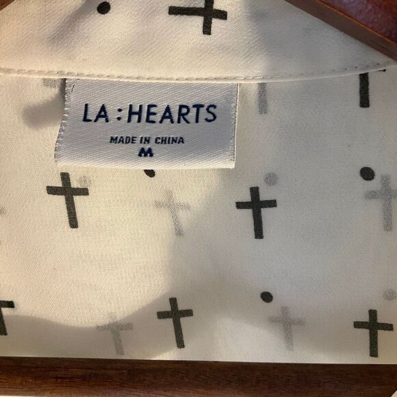 LA Hearts Sheer Peplum Sleeveless Button Up. Ivory with Crosses. Size M - Picture 7 of 10